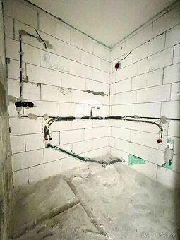 Reality KOMPLEX s.r.o. ponúka na predaj priestranný 1-izbový - 7