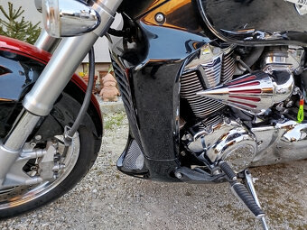 Suzuki Intruder 1800 VZR - 7