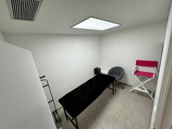 ODSTÚPENIE ZABEHNUTÉHO SALÓNU V CENTRE BRATISLAVY - 7