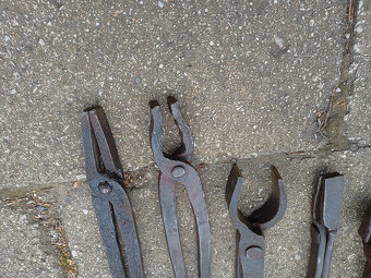 Kováčske kliešte ,náradie,kladiva ,sekera,nebožiec 21 - 7