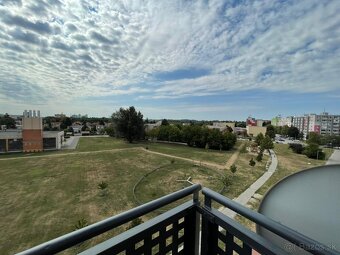 Predám veľký 3izb. byt sídl. West Galanta s parkovaním - 7