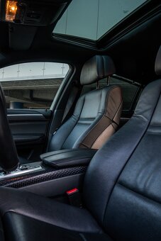 BMW X6 xDrive 50i 4.4 V8 300kW - 7