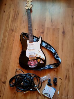 Predám gitaru Fender Squier + combo Nux - 7
