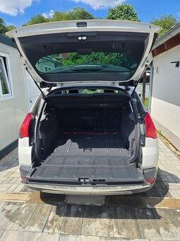 Predám Peugeot 3008 H4 Hybrid automat 4x4 - 7