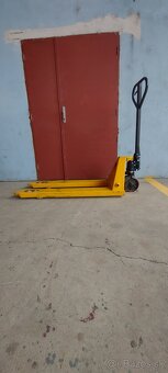 Paletový vozík 2200kg - 7