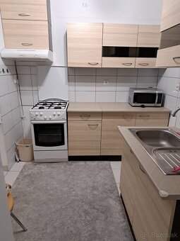 Prenájom - 2 izbový byt s balkónom- sídlisko Lány - 7