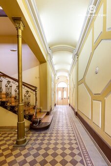 NA PREDAJ HISTORICKÁ BUDOVA V CENTRE MESTA - 7