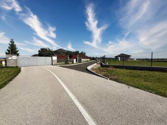 Slnečný stavebný pozemok o výmere 633 m2, Blatné - 7