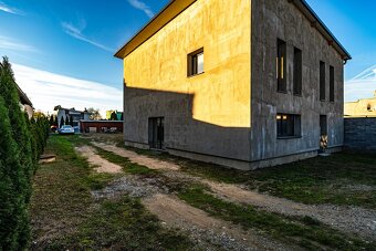 ČAŇA-priestranný holodom, 2 podlažia,4x izba, studňa - 7