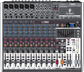 Komplet aparatúra: 2x satelit 600w/1600w-SUB/mix,Koncový - 7