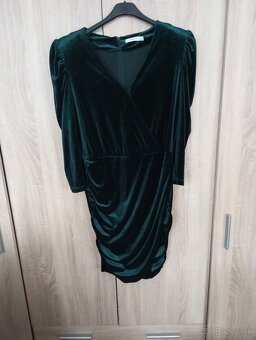 Velurove zelene šaty Reserved M dlhý rukav vianočné - 7