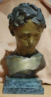 Bronzová busta chlapca od F. Parente - 7