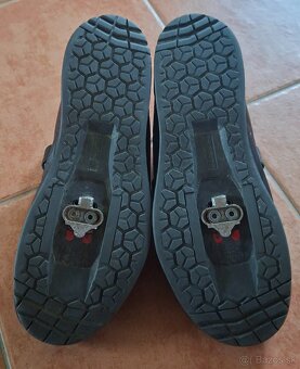 Tretry SHIMANO AM900 EU 44 - 7