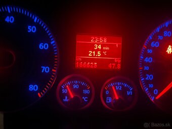 Predám Volkswagen Golf 5 1.6 16v - 7