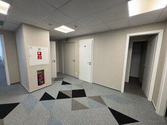 Prenájom samostatného kancelárskeho traktu 407 m² pri nábrež - 7