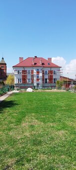 Striekanie farieb na zateplené fasády a brizolity - 7
