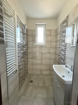 Na predaj 5 izbový zrekonštruovaný rodinný dom - 7