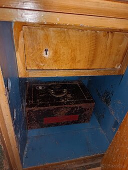 Starozitny trezor na podstavci z roku 1905, starozitnost - 7