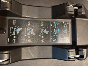 Autosedacka Maxi Cosi Pebble S + isofix baza - 7