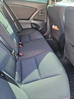 Toyota avensis 2011 - 7