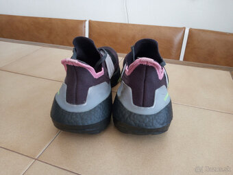 Damske bezecke tenisky ADIDAS Ultraboost. - 7