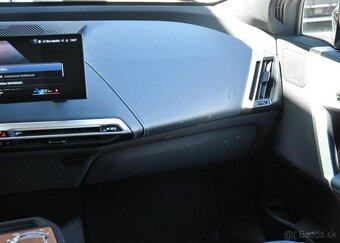 BMW iX xDrive40 HUD H/K TAŽNÉ 240 kw - 7