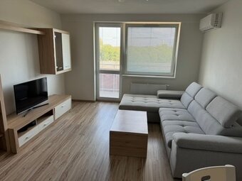Moderný priestraný 2 izbový byt s garážovým státim - 7