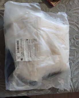 biely chlpatkový batoh - 7