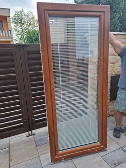 Plastové vchodové dvere a balkónové dvere so zárubňou - 7