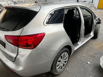 Rozpredam kia ceed 1.6 crdi - 7