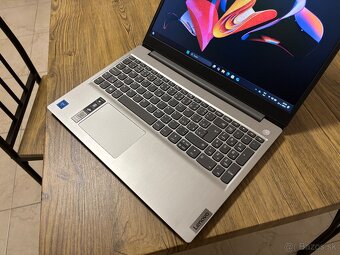 15.6"/Lenovo/4GB RAM DDR5/NvMe SSD 128GB/Intel HD 2GB - 7