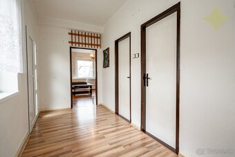 Predáme slnečný rodinný dom v tichej lokalite Lovča - 7