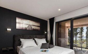 Chorvátsko luxusná vila s vyhrievaným bazénom 100 m od mora. - 7