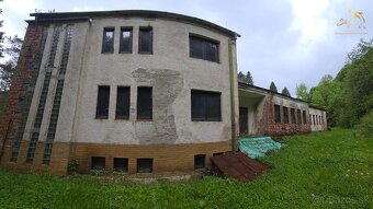 Priestranná budova s bývaním - 7