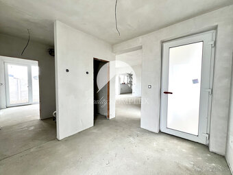 Reality KOMPLEX s.r.o. ponúka na PREDAJ 5 izbový rodinný dom - 7