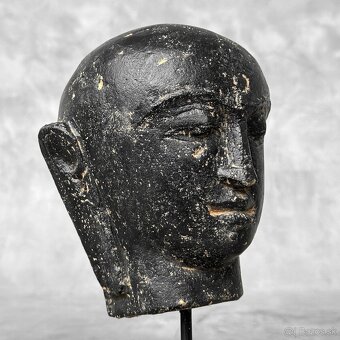 Ručne vyrezávaná lávová hlava Budhu z Jávy na stojane - 7