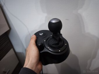 Predám herný volant Logitech g29 aj s riadiacou pákou - 7