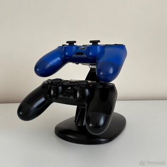 PlayStation 4 Pro + 2x DualShock 4 – TOP STAV - 7