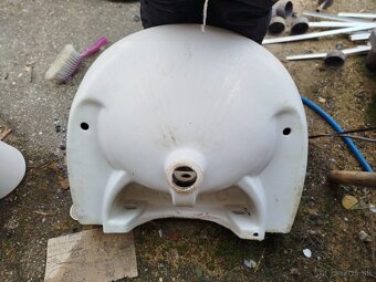 WC záchod, umývadlo - 7