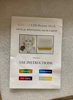 Ošetrujúca Led maska na tvár a krk/Nová - 7