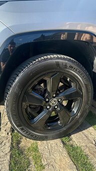 Toyota Rav4 Hybrid AWD (4x4) – Selection, Skyview, odpočet D - 7