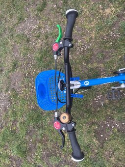 Predám detský bicykel WOOM 3 modrý s doplnkami. - 7