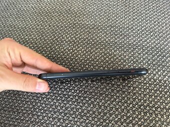 Predam iPhone Xr 64Gb cierny - 7