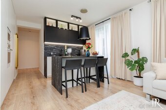 ŠTÝLOVÝ 3 IZBOVÝ BYT - EIN PARK S TERASOU A GARÁŽOVÝM STÁTIM - 7