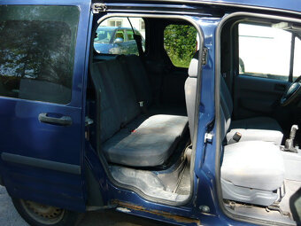 FORD TOURNEO CONNECT 1.8 TDCI 5 MÍST - 7