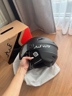 Cierna lyžiarska prilba so štítom - 7