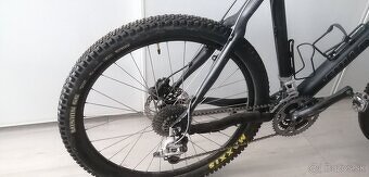 Predám karbónový horský bicykel ZNÍŽENÁ CENA - 7