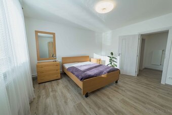 Zaujímavý rodinný dom v obci Mošovce - 7