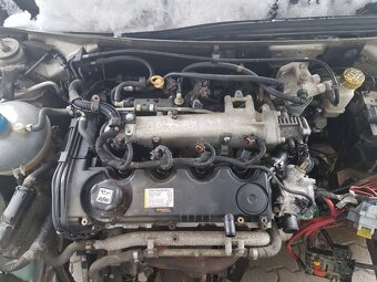 Fiat Stilo 1,6 1,9jtd rozpredám - 7