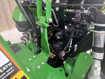 Traktor John Deere 1025R - 7